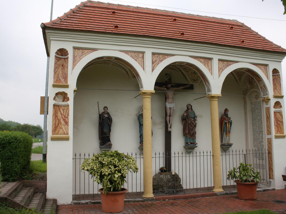 Herrgottskapelle in Weisingen, einem Ortsteil von Holzheim im Landkreis Dillingen an der Donau, 1. Hälfte 18. Jahrhundert, an der Straße nach Aislingen