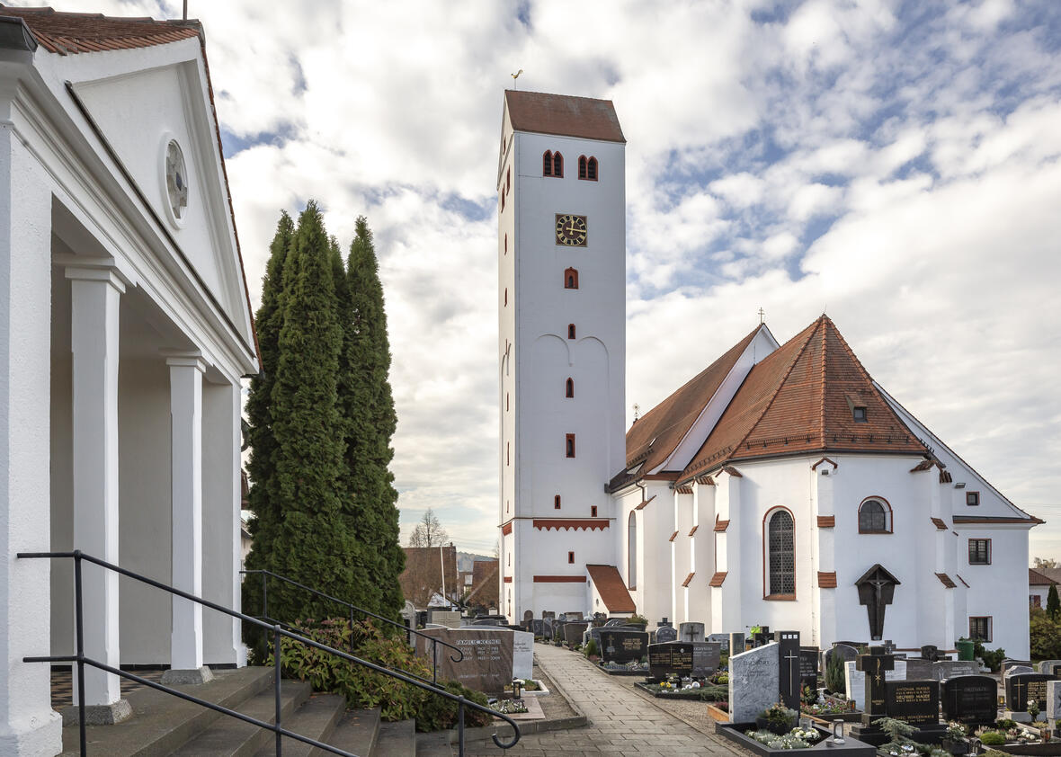 Friedhof um die Pfarrkriche St. Georg Aislingen