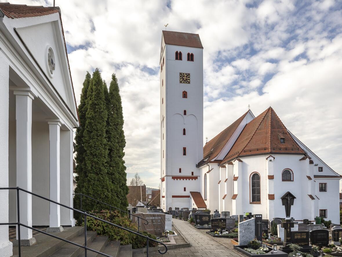 Friedhof um die Pfarrkriche St. Georg Aislingen